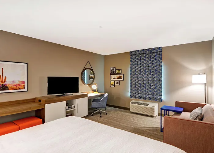 Hampton & East Hotel