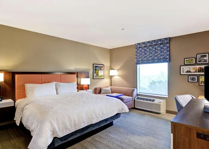 Hampton & East Hotel