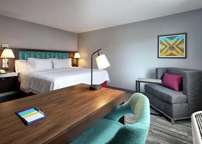 Hotel Hampton & East 3*
