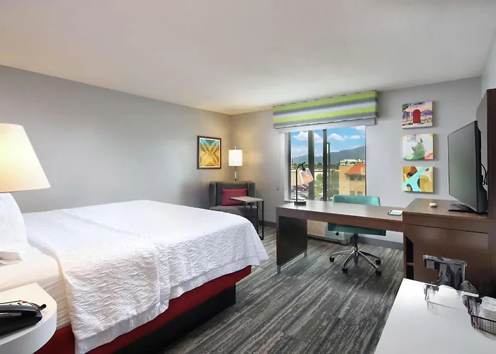 Hotel Hampton & East