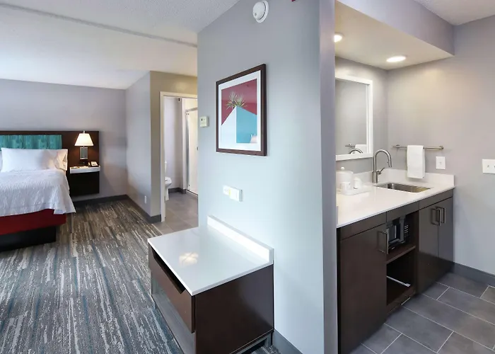 Hampton & East Hotel 3*