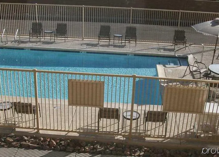 Hampton & East Hotel