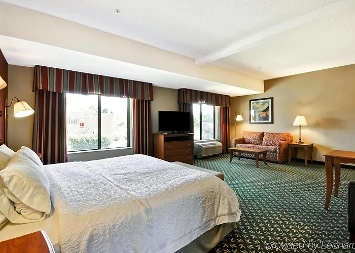 Hampton & East Hotel